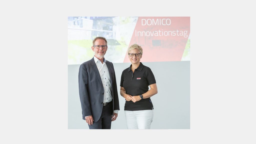Am 24. Juni begrüßte Geschäftsführerin Mag. Doris Hummer zum DOMICO Innovationstag rund 100 interessierte Gäste und Fachexperten aus Architektur, Handwerk und Bauindustrie im DOMICO Kunden- und Kompetenzzentrum in Vöcklamarkt.